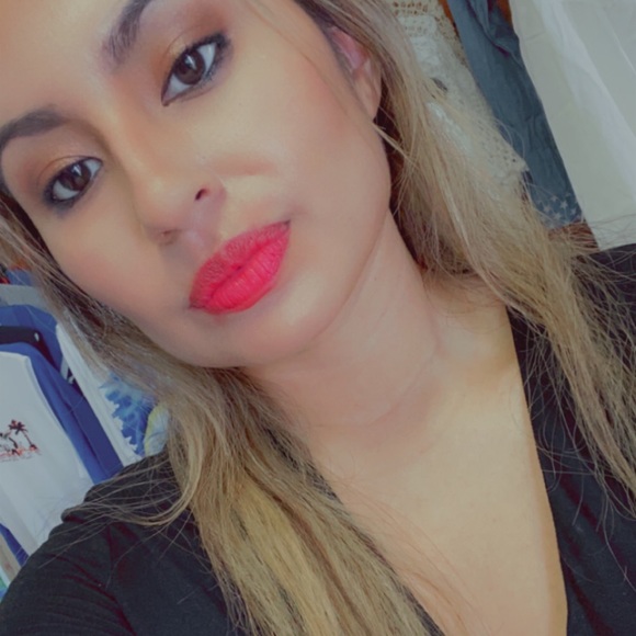 Poshmark profile picture for @jazmin